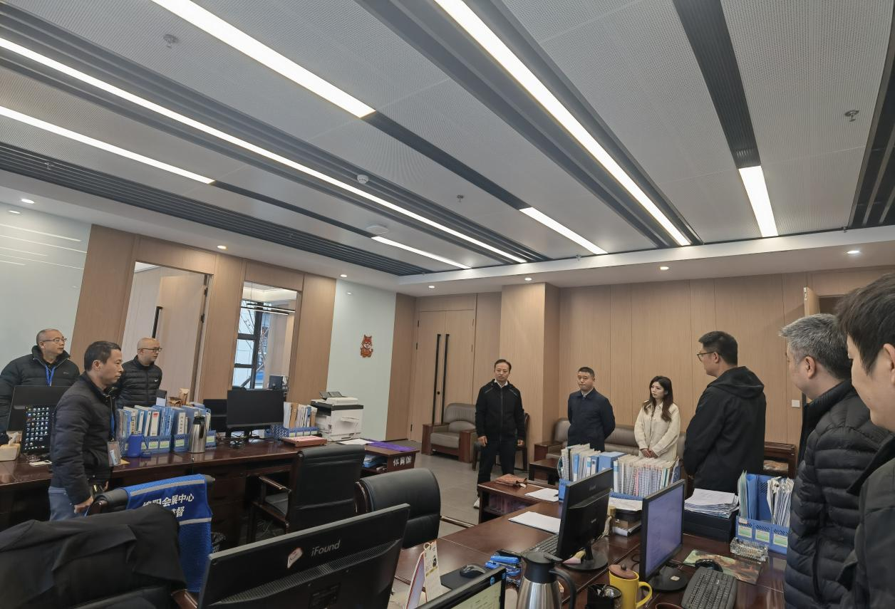 起筆新篇章  逐夢新征程 ——科發(fā)集團副總經理王峰慰問會展旅游公司各部門干部職工